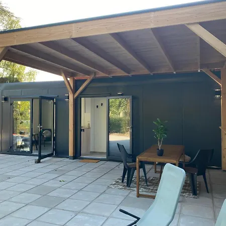 Tiny House Qirih Guest House Zierikzee Exterior photo
